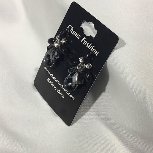 Crystal & Beaded Cluster Fashion Earrings (UC3) - Picture 2 of 5